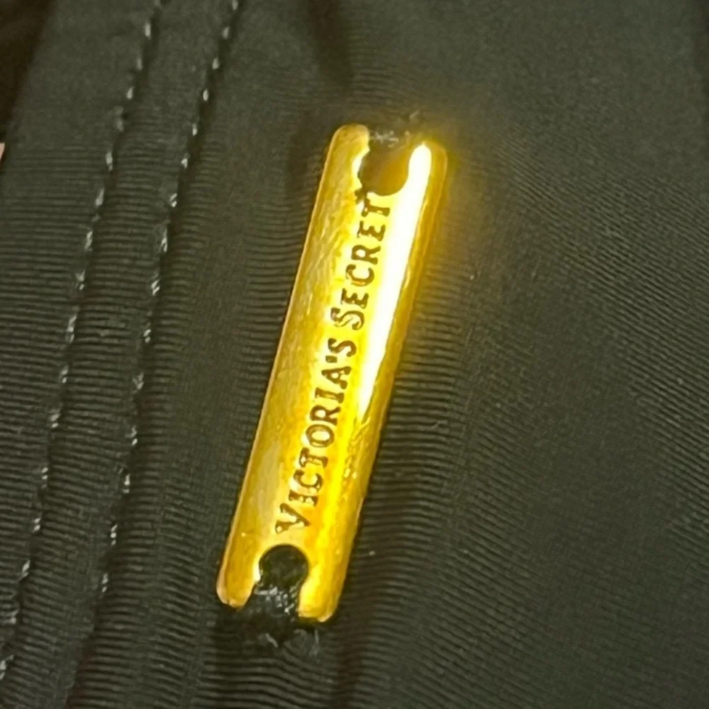 Victoria’s Secret bombshell swimsuit - Picture 8 of 9